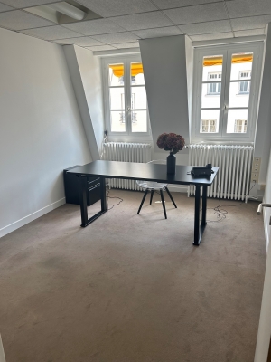 BUREAU 3E ETAGE 32 RUE FORUTNY.jpg